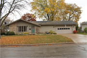 712 E BRIAR LN, a Ranch house, built in Allouez, Wisconsin in 1969.