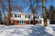 628 SUNSET CIRCLE, a Colonial Revival/Georgian Revival house, built in Allouez, Wisconsin in 1963.