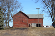 E11642 USH 12, a Astylistic Utilitarian Building barn, built in Prairie du Sac, Wisconsin in 1900.