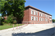 1238 GEELE AVE, a Neoclassical/Beaux Arts elementary, middle, jr.high, or high, built in Sheboygan, Wisconsin in 1912.