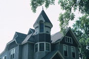204 N CHESTNUT AVE, a Queen Anne house, built in Green Bay, Wisconsin in .