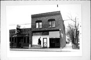 957 SHAWANO AVE, a Commercial Vernacular retail building, built in Green Bay, Wisconsin in 1900.