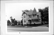 630 E WALNUT ST, a Queen Anne house, built in Green Bay, Wisconsin in 1893.