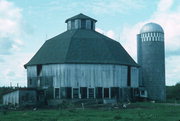 HIGHWAY 27, a Astylistic Utilitarian Building centric barn, built in Lake Holcombe, Wisconsin in 1911.