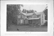 N SIDE OF COUNTY HIGHWAY P, 2/3 M E OF PARDEEVILLE RD, a Queen Anne house, built in Wyocena, Wisconsin in .