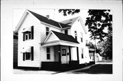 137 E HOWARD ST, a Gabled Ell house, built in Portage, Wisconsin in 1907.