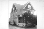 224 W PLEASANT ST, a Queen Anne house, built in Portage, Wisconsin in 1904.