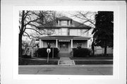 132 N 2ND AVE, a American Foursquare house, built in Sturgeon Bay, Wisconsin in 1904.