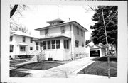 253 E FOLLETT ST, a American Foursquare house, built in Fond du Lac, Wisconsin in 1922.