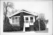 33 HOWARD AVE, a Bungalow house, built in Fond du Lac, Wisconsin in 1922.