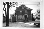 136 E MERRILL AVE, a American Foursquare house, built in Fond du Lac, Wisconsin in 1900.