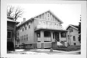 28 OAKLAWN AVE (OAK AVE), a Craftsman house, built in Fond du Lac, Wisconsin in 1922.