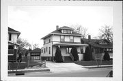 521 S PARK AVE, a American Foursquare house, built in Fond du Lac, Wisconsin in 1927.
