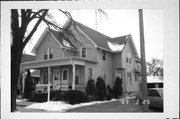 20-22 6TH ST, a Queen Anne duplex, built in Fond du Lac, Wisconsin in 1905.
