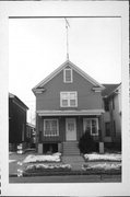 39 6TH ST, a Front Gabled house, built in Fond du Lac, Wisconsin in 1900.