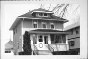 29 CARPENTER ST, a American Foursquare house, built in Fond du Lac, Wisconsin in 1915.