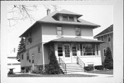 31 CARPENTER ST, a American Foursquare house, built in Fond du Lac, Wisconsin in 1920.