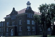 W CHAPEL ST, S SIDE, BETWEEN DOUGLAS ST AND LEVEL ST, a Romanesque Revival elementary, middle, jr.high, or high, built in Dodgeville, Wisconsin in 1906.