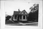 211 W CHAPEL ST, a Queen Anne house, built in Dodgeville, Wisconsin in 1890.