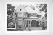 422 JONES AVE, a Queen Anne house, built in Fort Atkinson, Wisconsin in 1895.