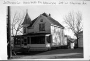 219 W SHERMAN AVE, a Queen Anne house, built in Fort Atkinson, Wisconsin in 1906.