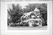 422 MAPLE ST, a Queen Anne house, built in Palmyra, Wisconsin in 1900.
