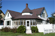 918 ELLIS AVE, a Queen Anne house, built in Ashland, Wisconsin in 1902.