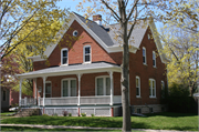 402 S MICHIGAN ST, a Cross Gabled house, built in De Pere, Wisconsin in 1904.