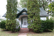 2208 OAKWOOD BLVD, a Arts and Crafts house, built in Wausau, Wisconsin in 1930.