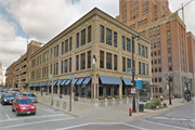 606 E WISCONSIN AVE, a Twentieth Century Commercial small office building, built in Milwaukee, Wisconsin in 1912.