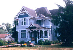 Olfson, Peter and Jessie, House, a Building.