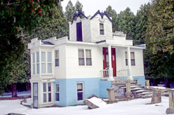Zahn, Albert, House / Bird's Park, a Building.
