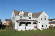 1100 Heritage Drive, a Gabled Ell house, built in New Richmond, Wisconsin in 1890.