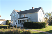 1100 Heritage Drive, a Gabled Ell house, built in New Richmond, Wisconsin in 1890.