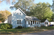 642 N WASHINGTON AVE, a Gabled Ell house, built in New Richmond, Wisconsin in 1920.