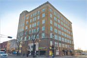 104 S MAIN ST, a Chicago Commercial Style large office building, built in Fond du Lac, Wisconsin in 1923.