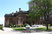 1584 N PROSPECT AVE, a Neoclassical/Beaux Arts house, built in Milwaukee, Wisconsin in 1903.