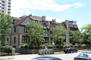 1620-1630 N FARWELL AVE, a Queen Anne row house/townhouse, built in Milwaukee, Wisconsin in 1883.