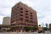 400 N BROADWAY ST, a Commercial Vernacular industrial bldg/manufacturing facility, built in Milwaukee, Wisconsin in 1911.