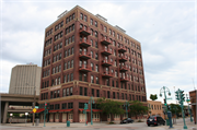 400 N BROADWAY ST, a Commercial Vernacular industrial building, built in Milwaukee, Wisconsin in 1911.