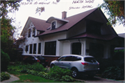 1930 N HI-MOUNT BLVD, a Bungalow house, built in Milwaukee, Wisconsin in 1913.