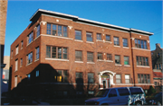 1614 E ROYALL PL, a Prairie School apartment/condominium, built in Milwaukee, Wisconsin in 1914.