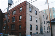 1614 E ROYALL PL, a Prairie School apartment/condominium, built in Milwaukee, Wisconsin in 1914.