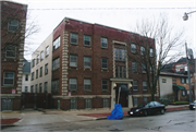 1525-1533 E ROYALL PL/1749-1751 N FARWELL AVE, a Neoclassical/Beaux Arts apartment/condominium, built in Milwaukee, Wisconsin in 1922.