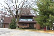 2658 CAMBRIAN CIR, a Contemporary house, built in Fitchburg, Wisconsin in 1982.