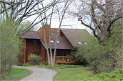 5870 TIMBER RIDGE TR, a Contemporary house, built in Fitchburg, Wisconsin in 1984.