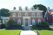 3043 N SUMMIT AVE, a Colonial Revival/Georgian Revival house, built in Milwaukee, Wisconsin in 1911.