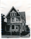 900-902 W WALKER ST, a Colonial Revival/Georgian Revival duplex, built in Milwaukee, Wisconsin in 1905.