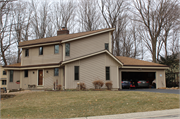 4635 S DELPHINE DR, a Contemporary house, built in New Berlin, Wisconsin in 1984.