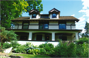 2021 CHAMBERLAIN AVE, a Prairie School house, built in Madison, Wisconsin in 1907.